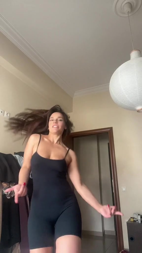 @JessicaHills