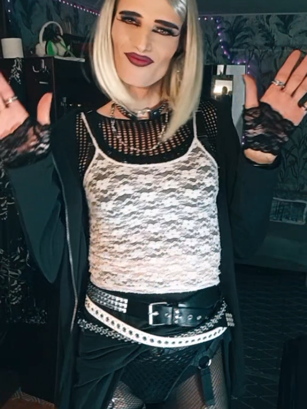 @Lina_crosses