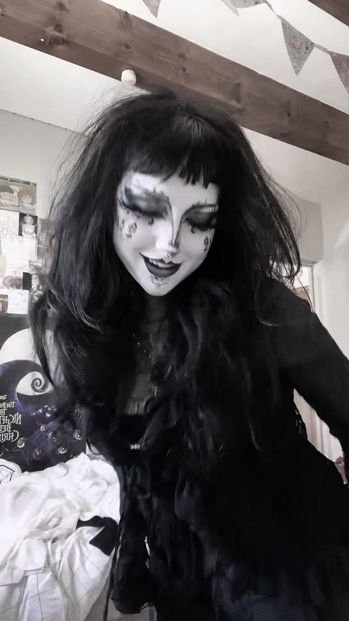 @♱𝕯𝖔𝖑𝖑𝖞 𝖙𝖍𝖊 𝕲𝖍𝖔𝖚𝖑♱