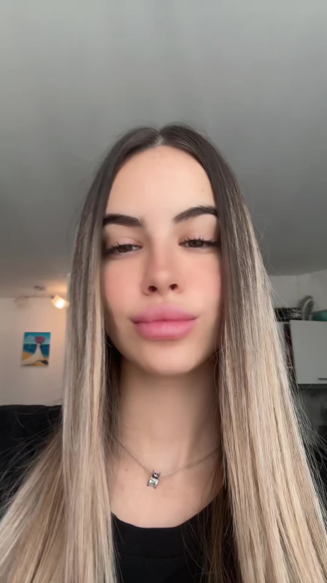 @Moni🎀