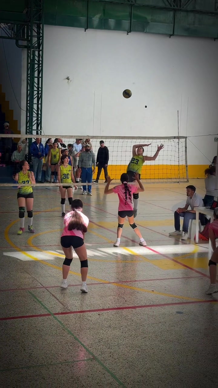 @Isabella Amaya Volley 23