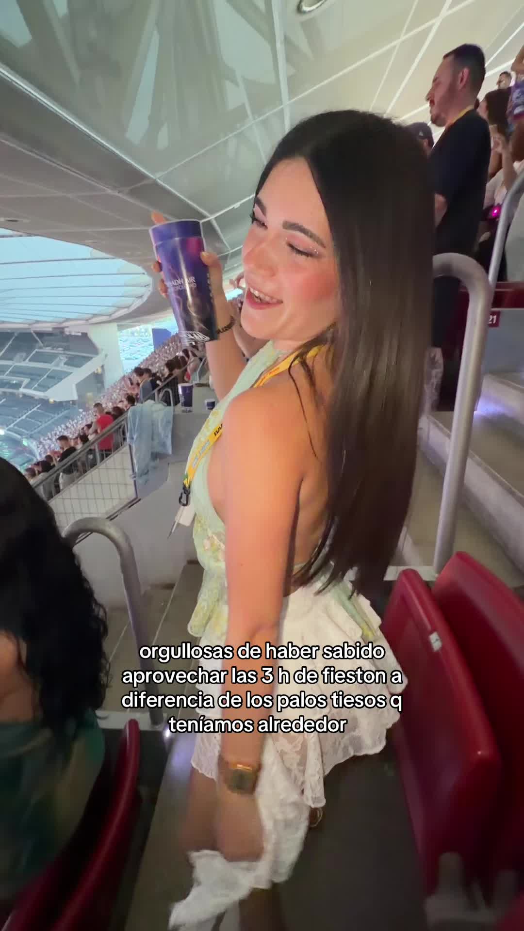 @María