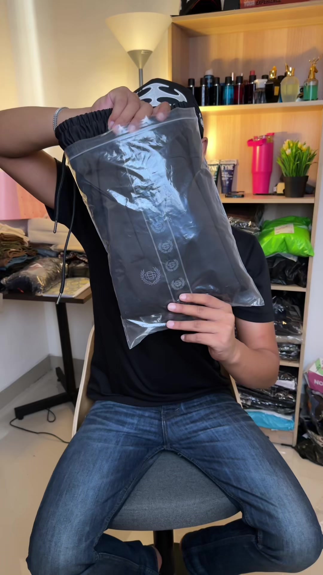 @๐ผ๐๐๐จ๐๐ค๐ฅ_
