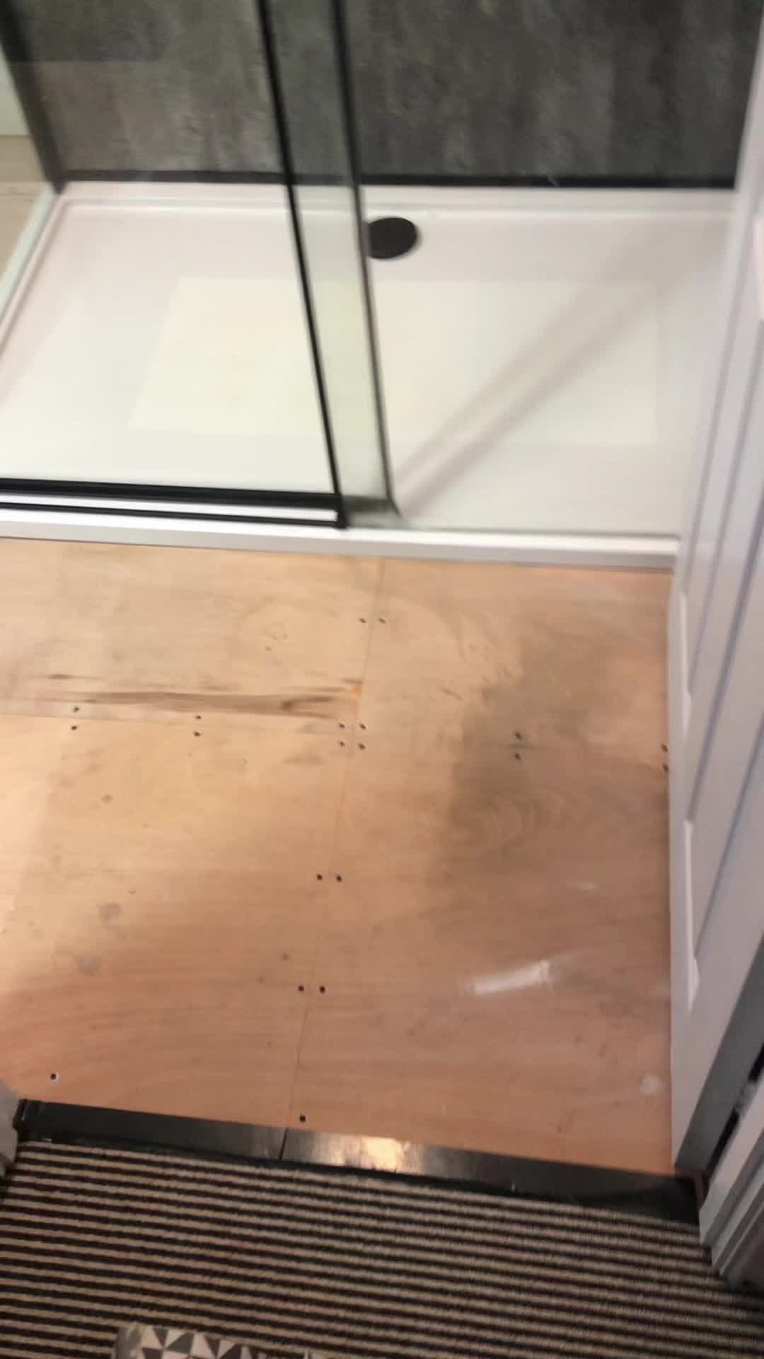 @Local lay flooring