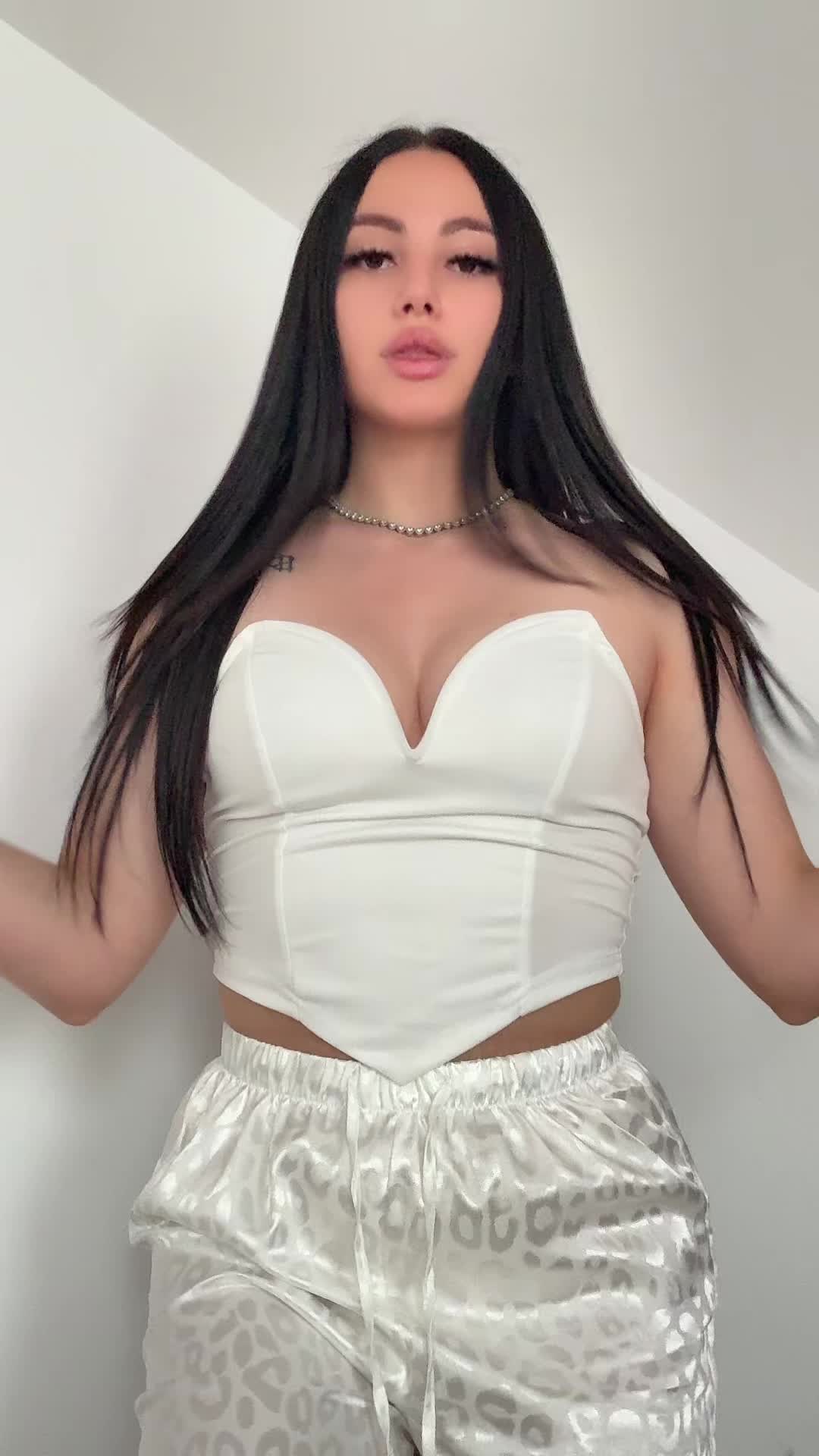 @𝓓𝓸𝓭𝓮 𝓥𝓲𝓿𝓲𝓮𝓷𝓷✨