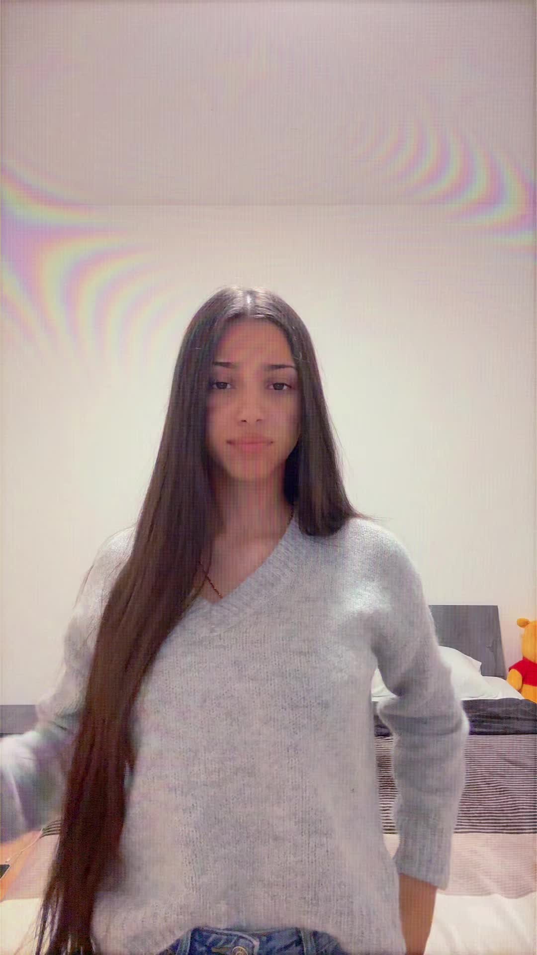 @Thereal𝓵𝓪𝓿𝓲𝓷𝓲𝓪💋