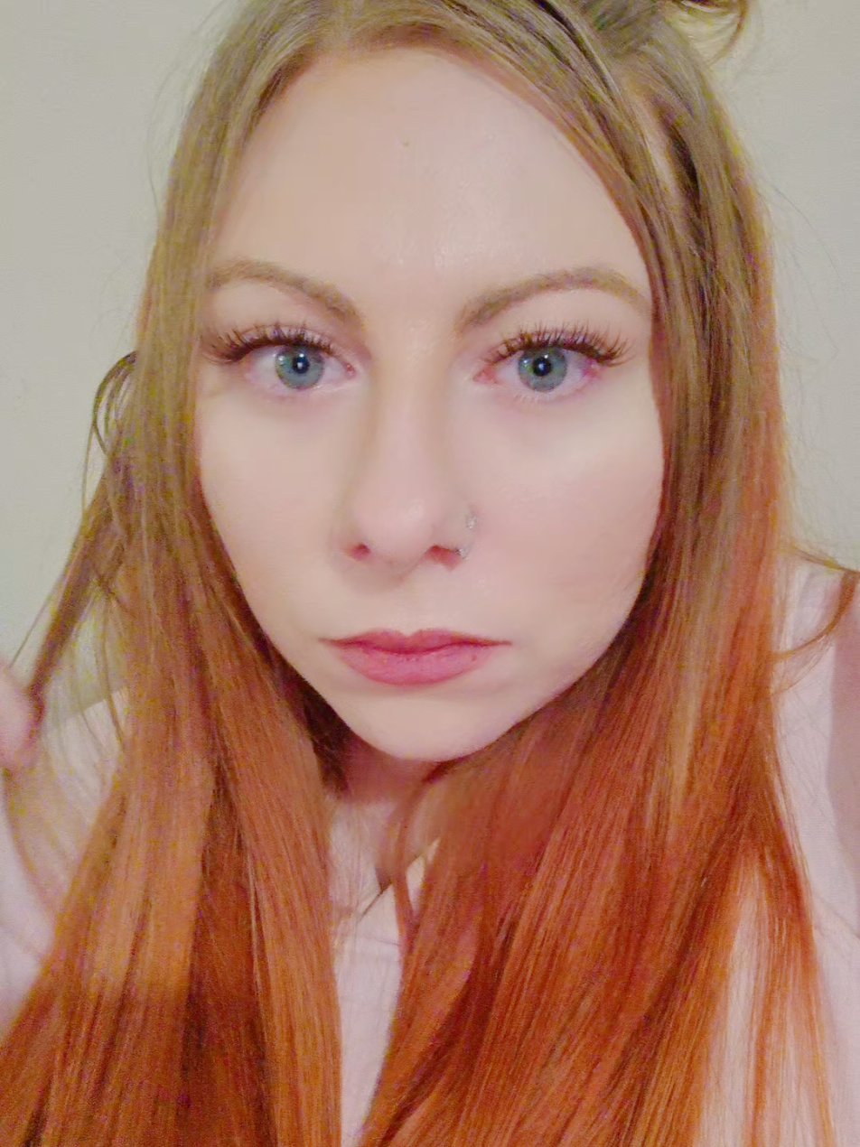 @Pheebz-honeybee 🐝💛🖤💛