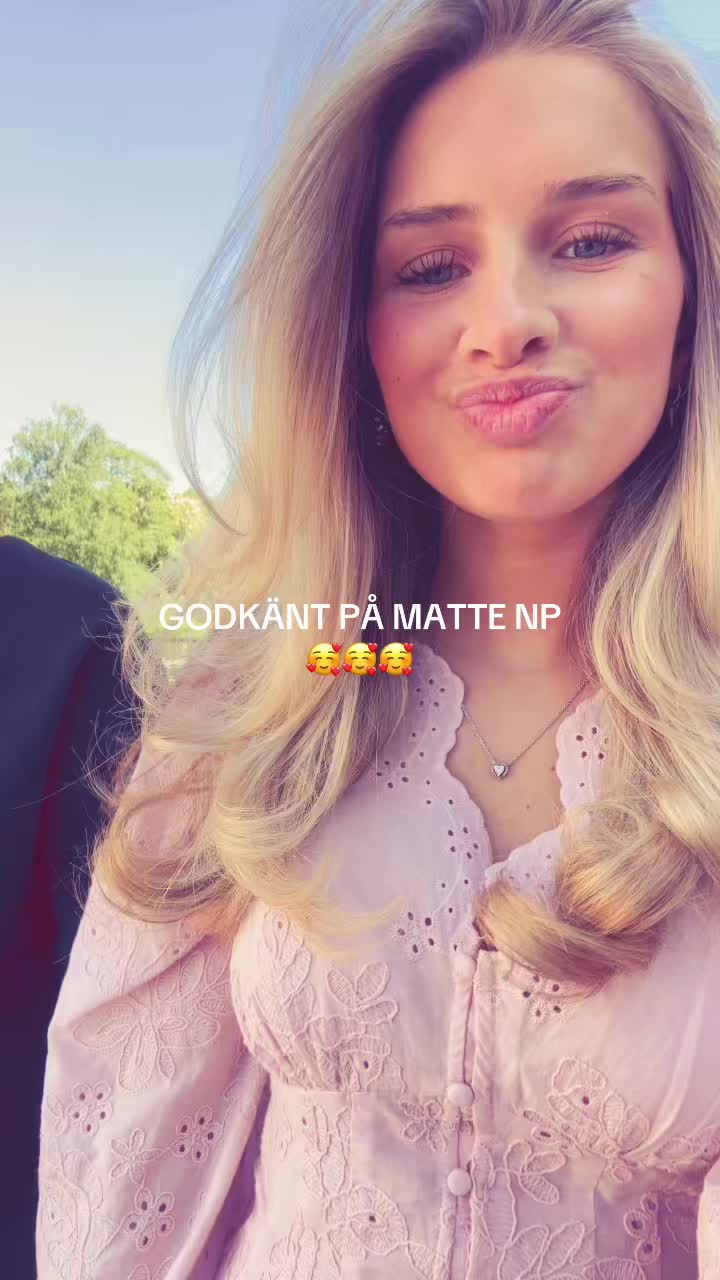 @😉