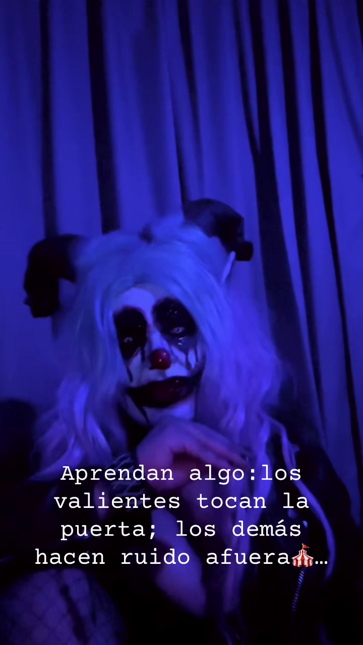 @Mortelia the Clown🦇🎪