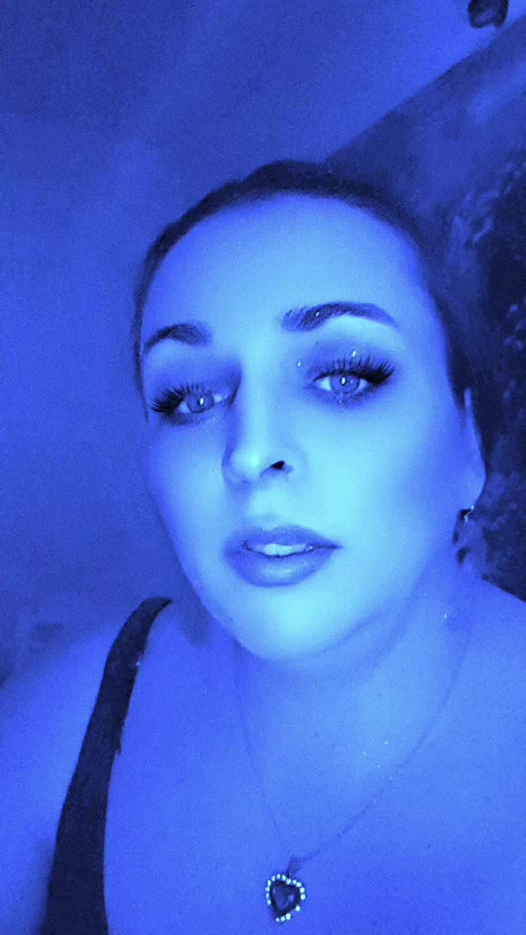 @KimCroft🧸🌹💙🎸🐋🐬🦋😈👻☘️🔥