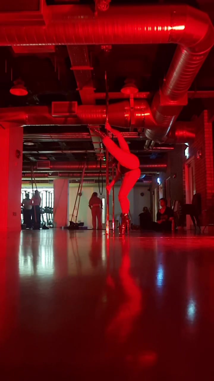 @Sarah_aerial_pole_fitness