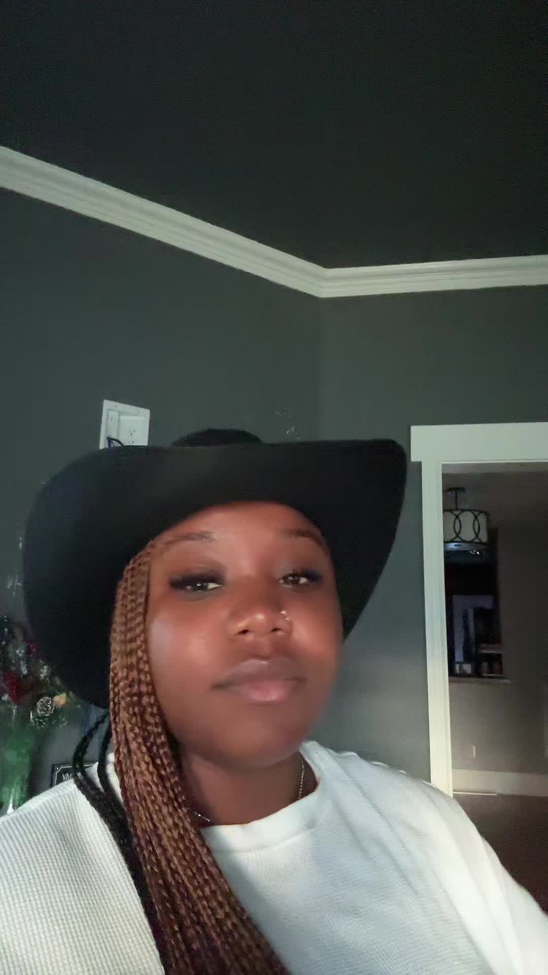 @Zahra ✝️