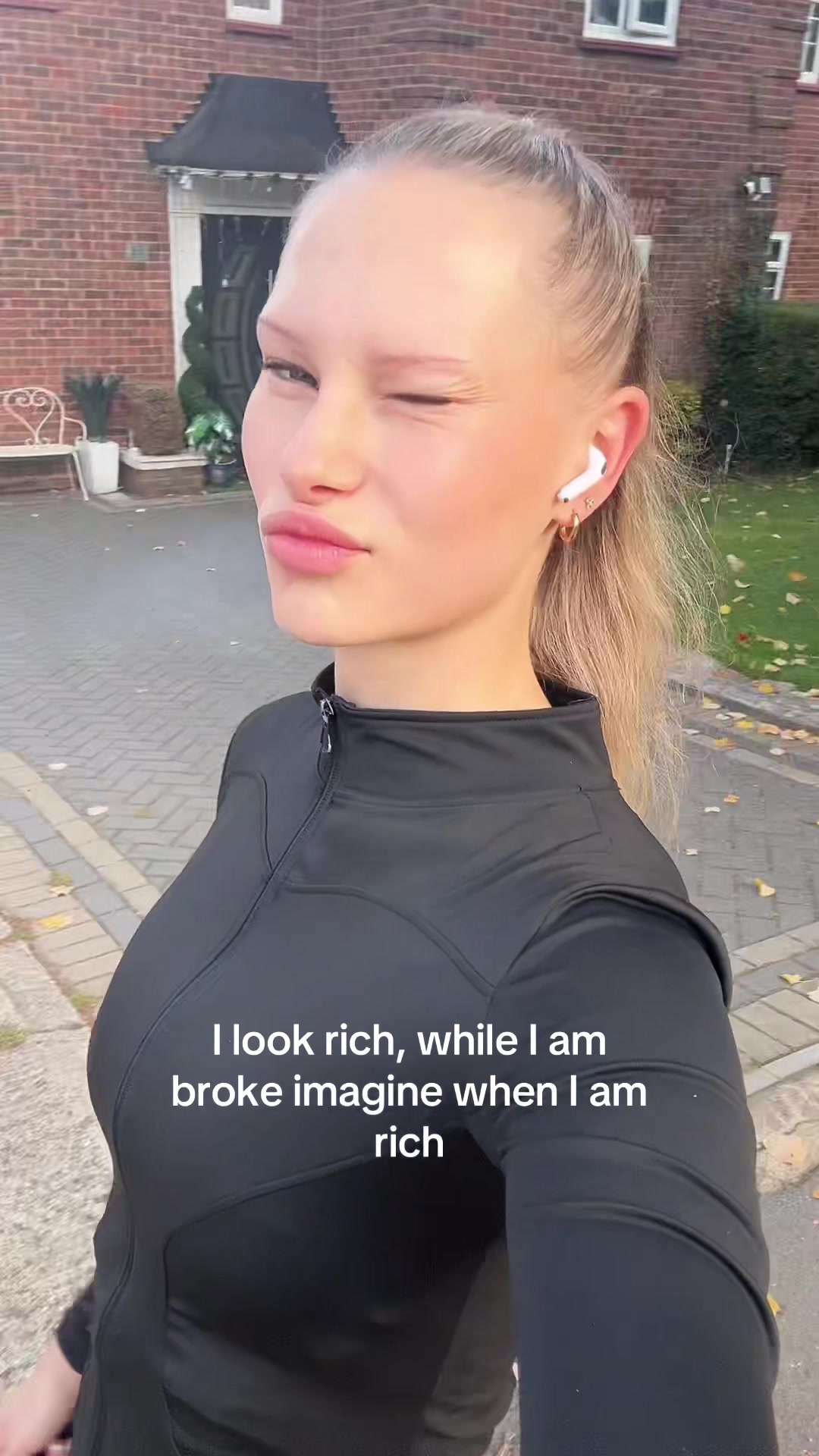 @patriciaglows2