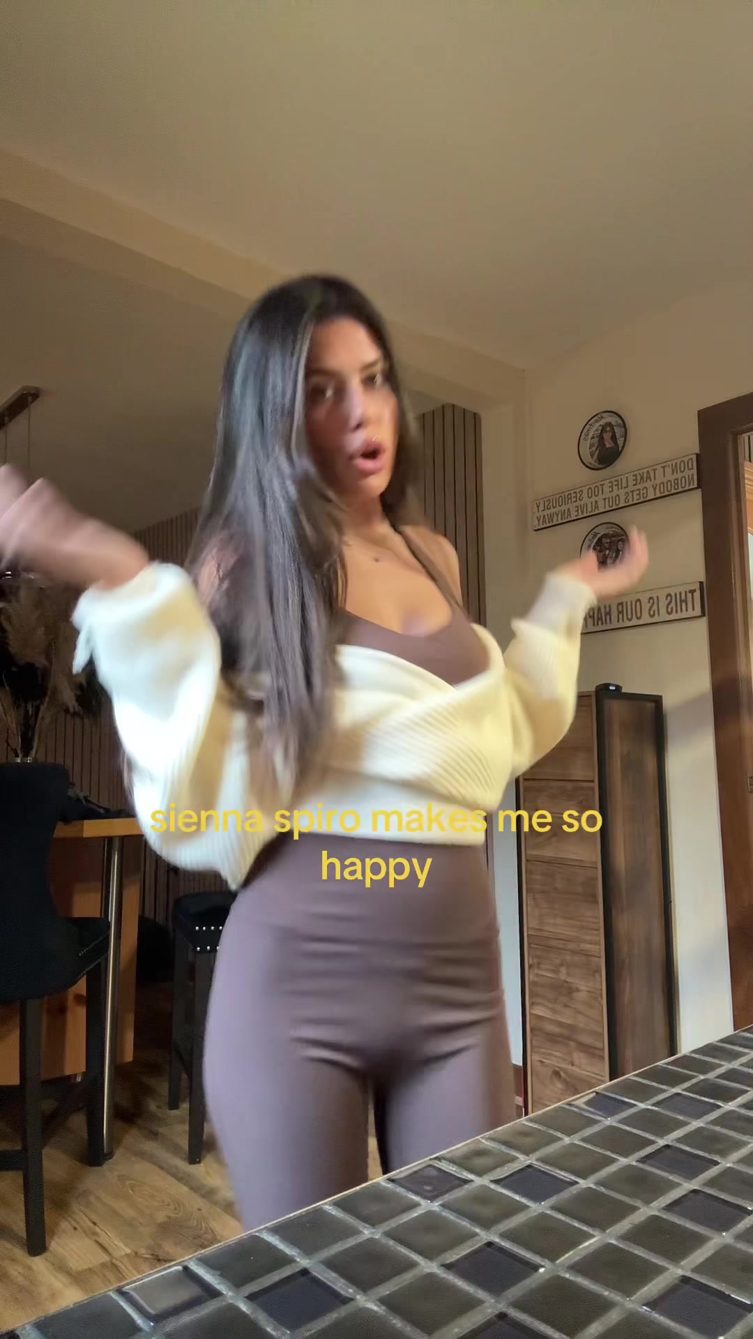 @poppylivingstonex