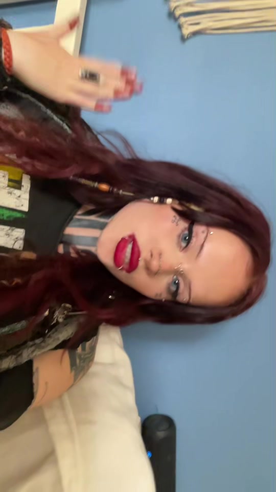 @AmeliaQueenYolo
