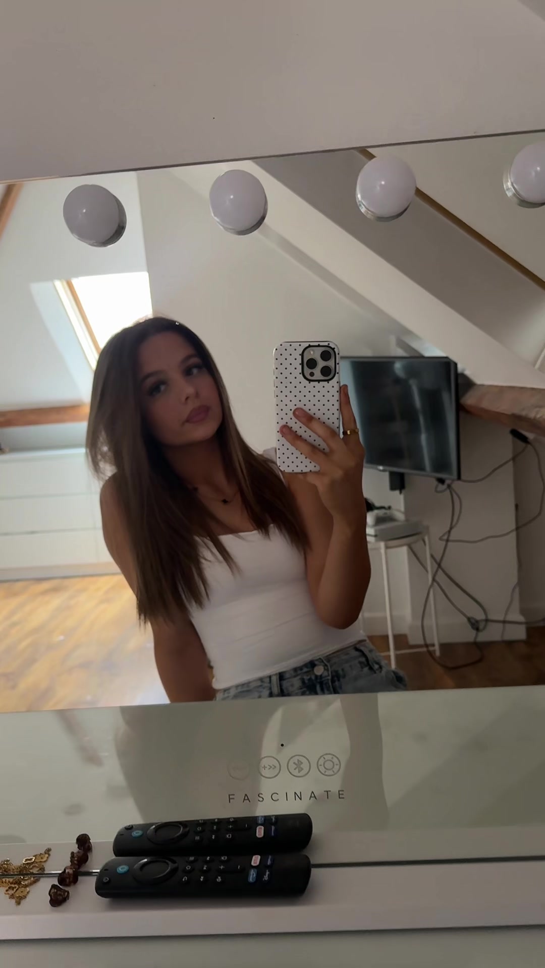@bella