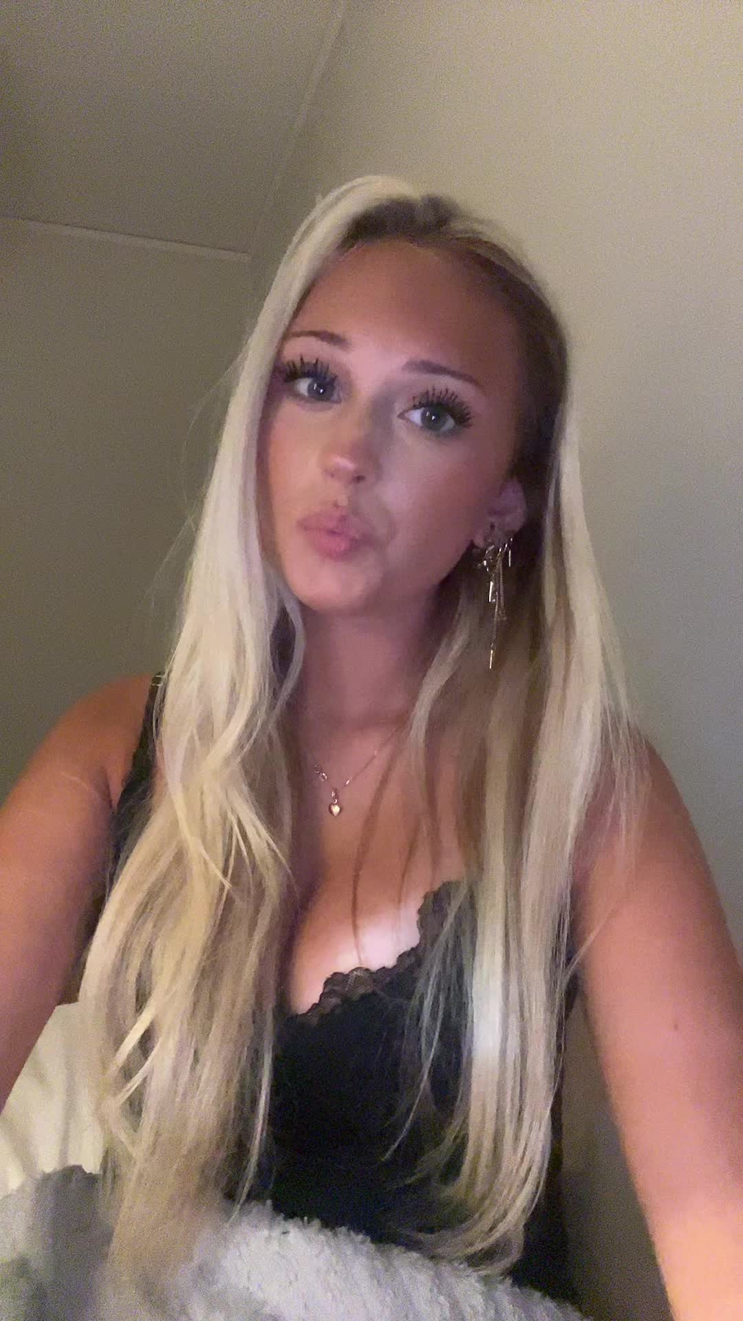 @⃟