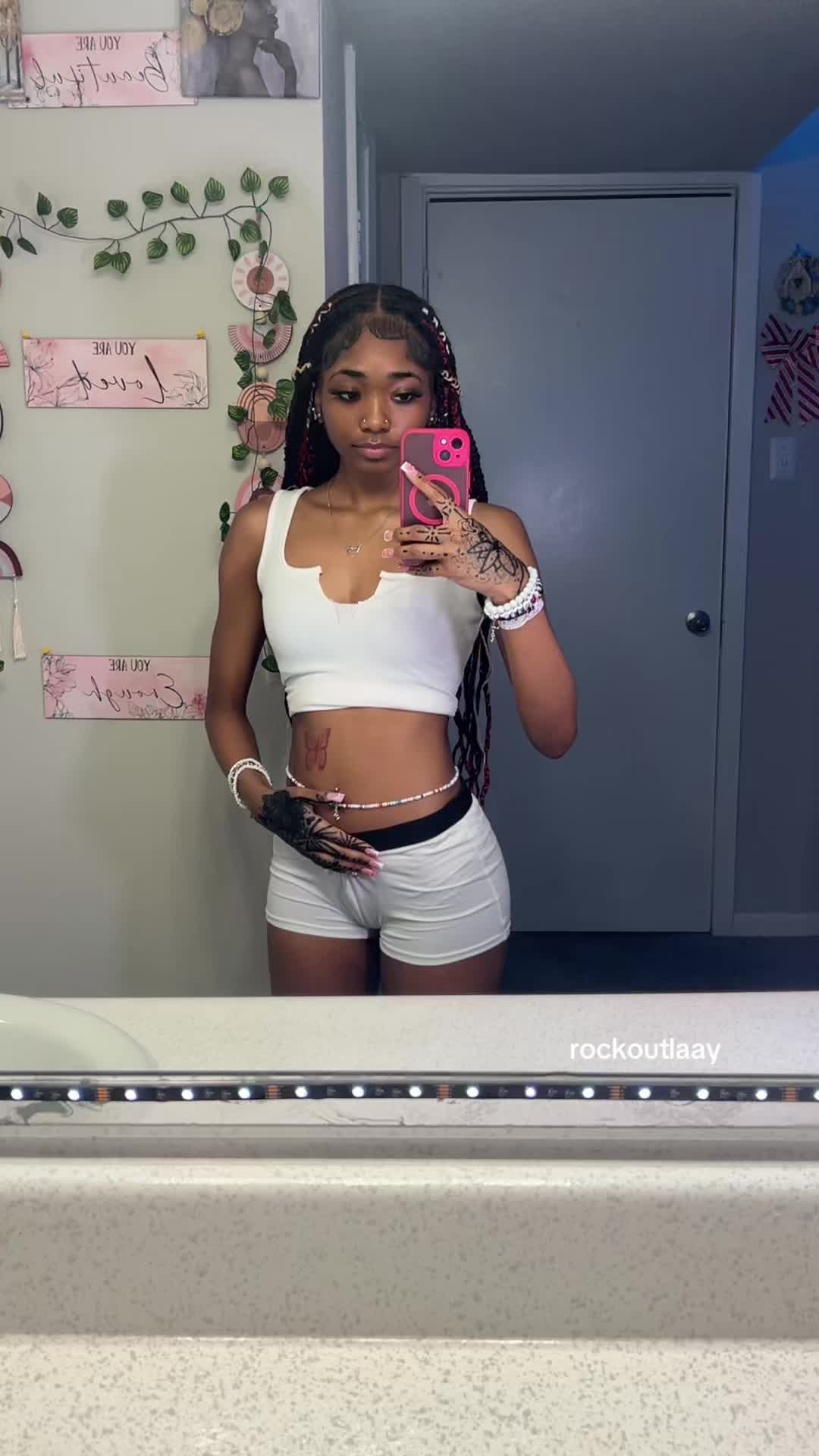 @rockoutlaay