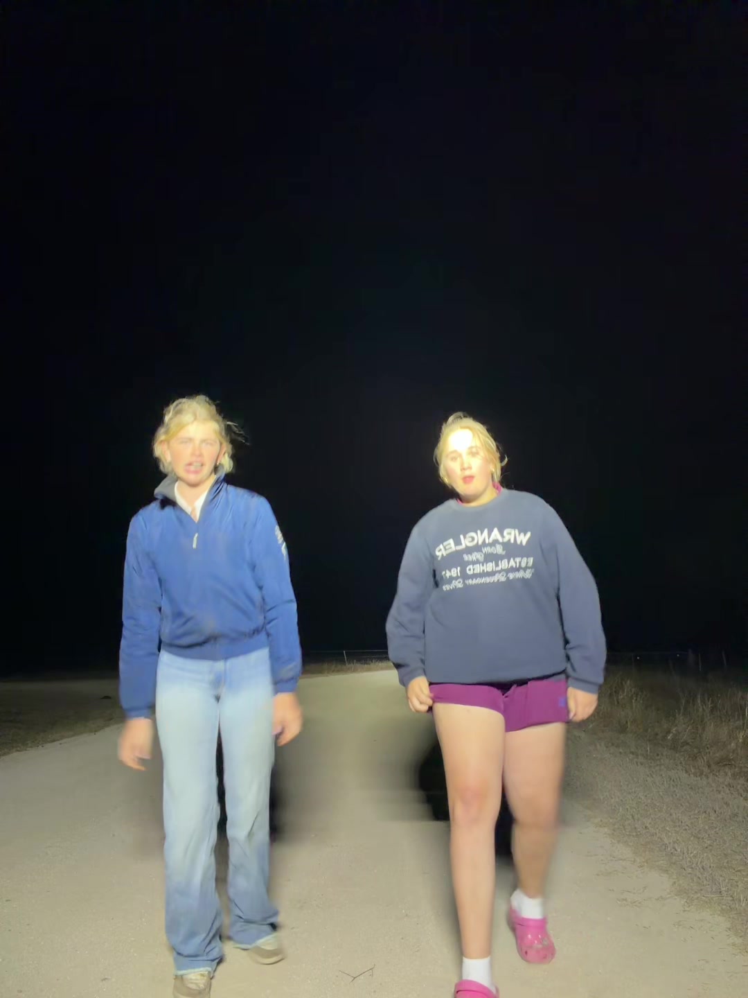 @𝐋𝐢𝐥𝐲 𝐋𝐨𝐰𝐢𝐬