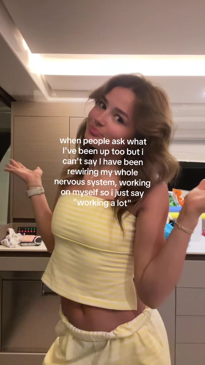 @elliejoymoves