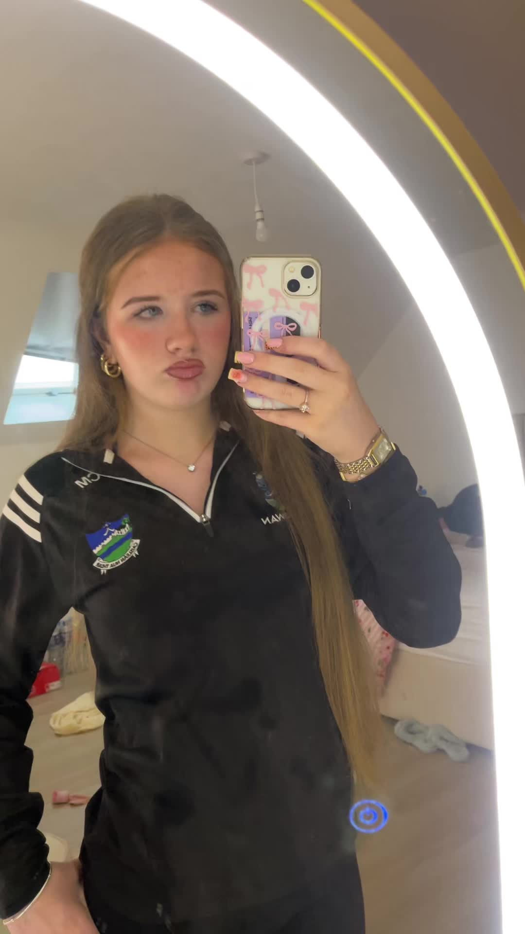 @𝐋𝐌🎀🩵😛👏🏽🍒🩷🙈🙂