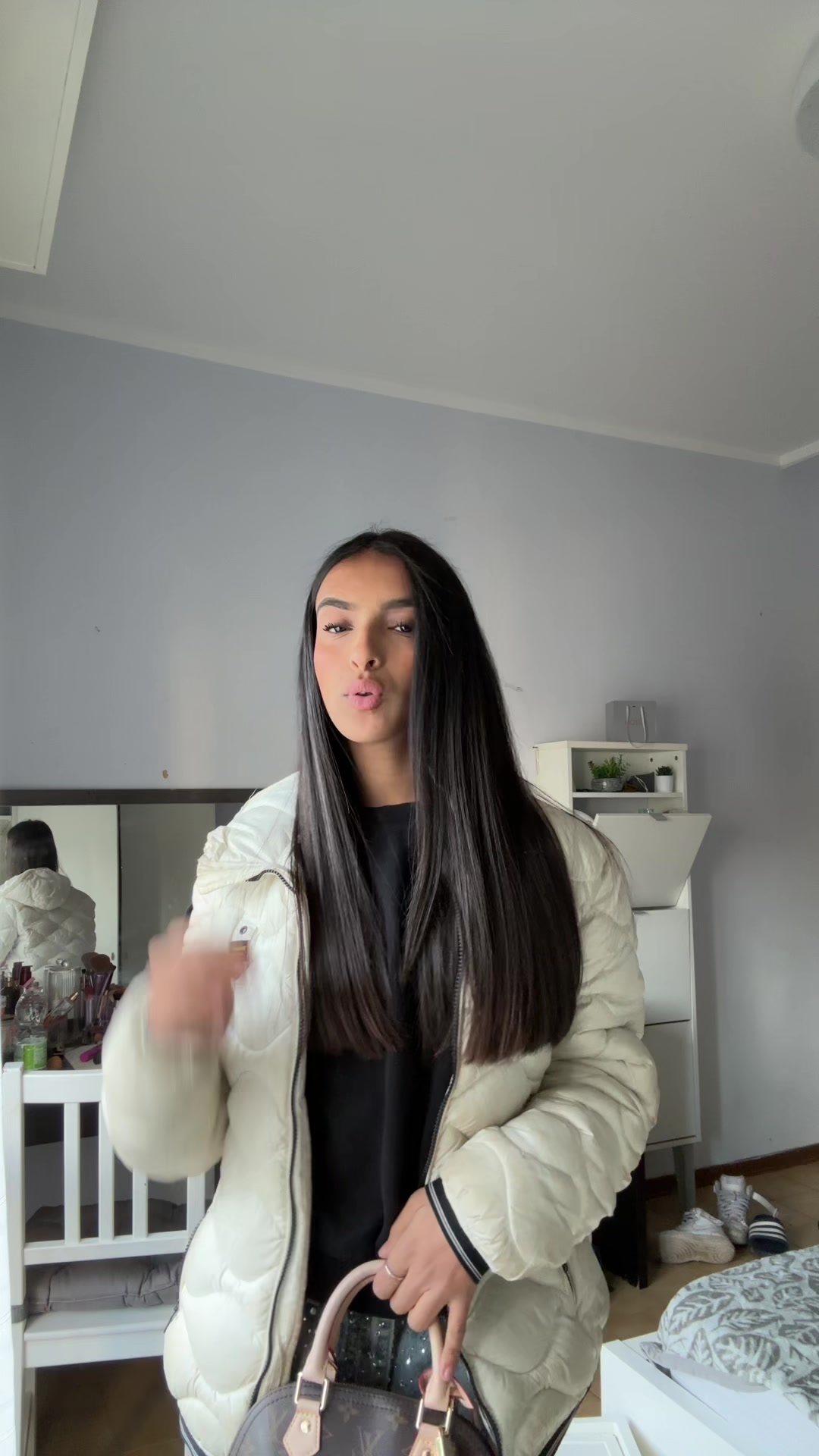 @liviaa