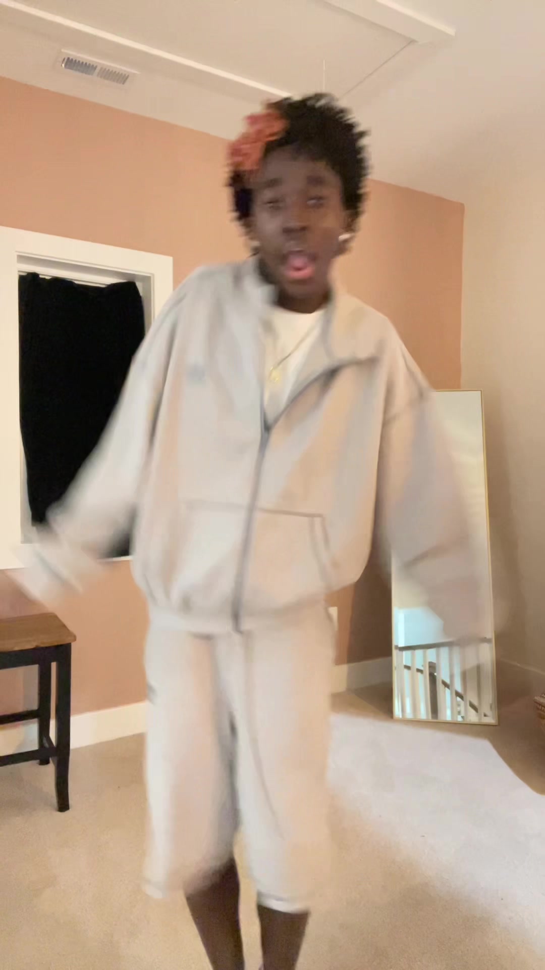 @𝒯𝓎𝑜👩🏽&zwj;🎤