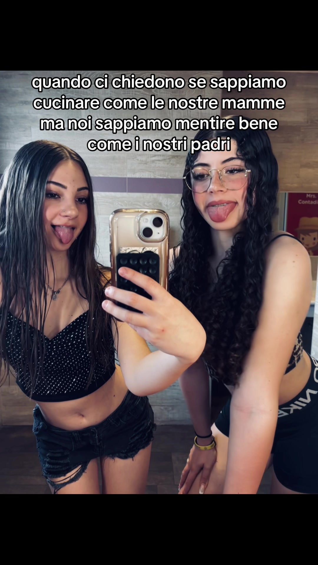 @👸🏻👸🏼