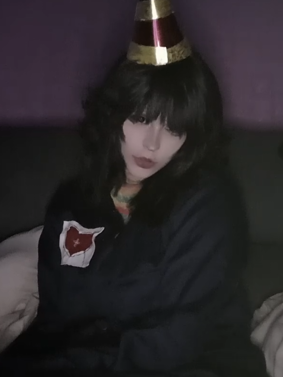 @๐๐๐๐๐ ๐๐๐ (โงโฝโฆ)