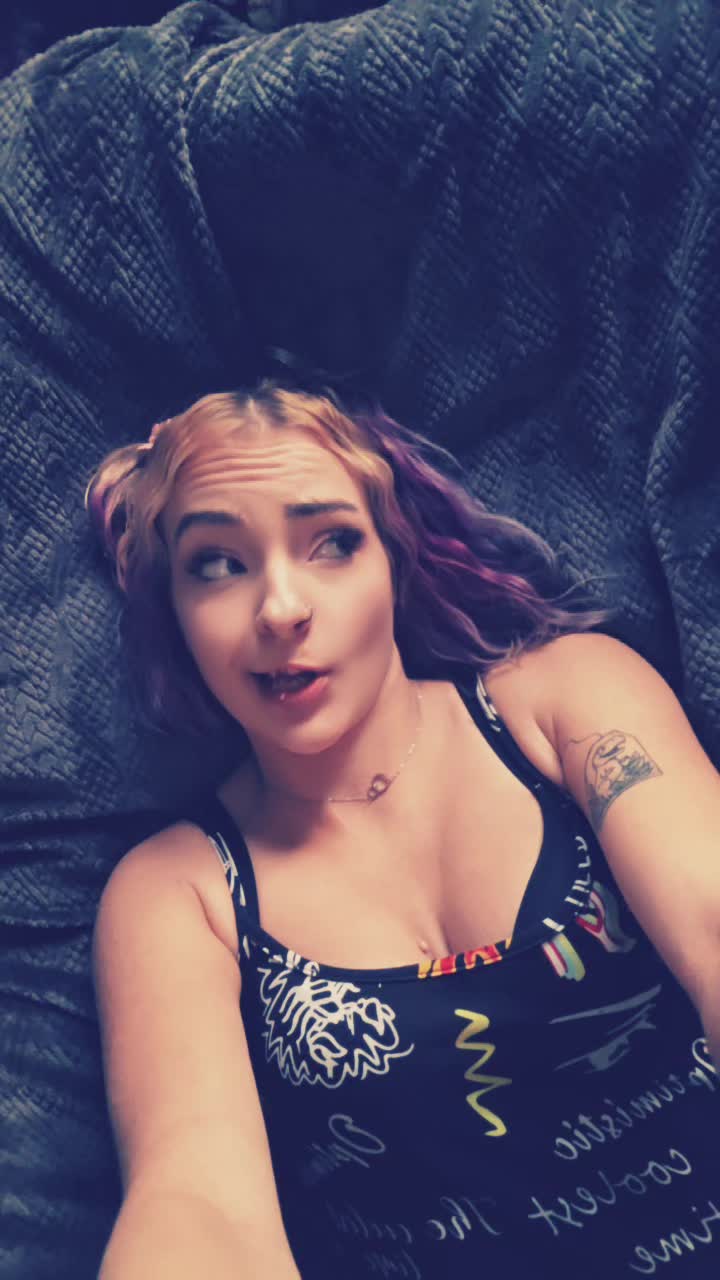 @Adora