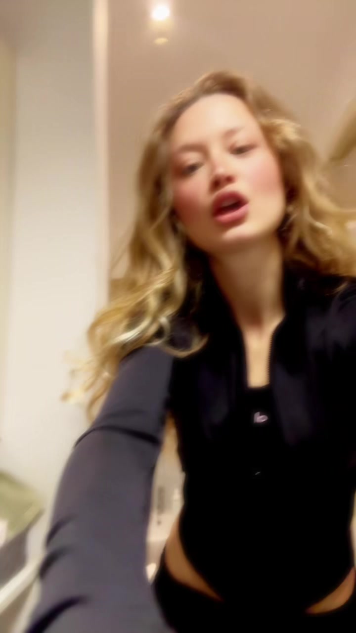 @ellibenny_