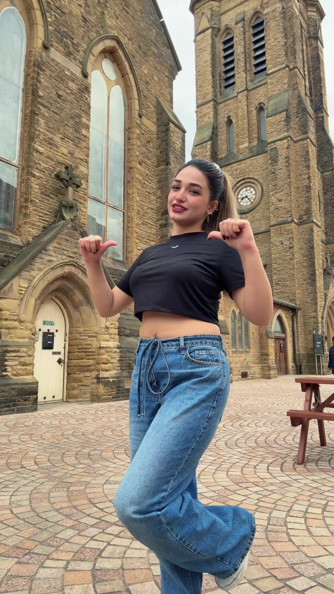 @aynaz.live2
