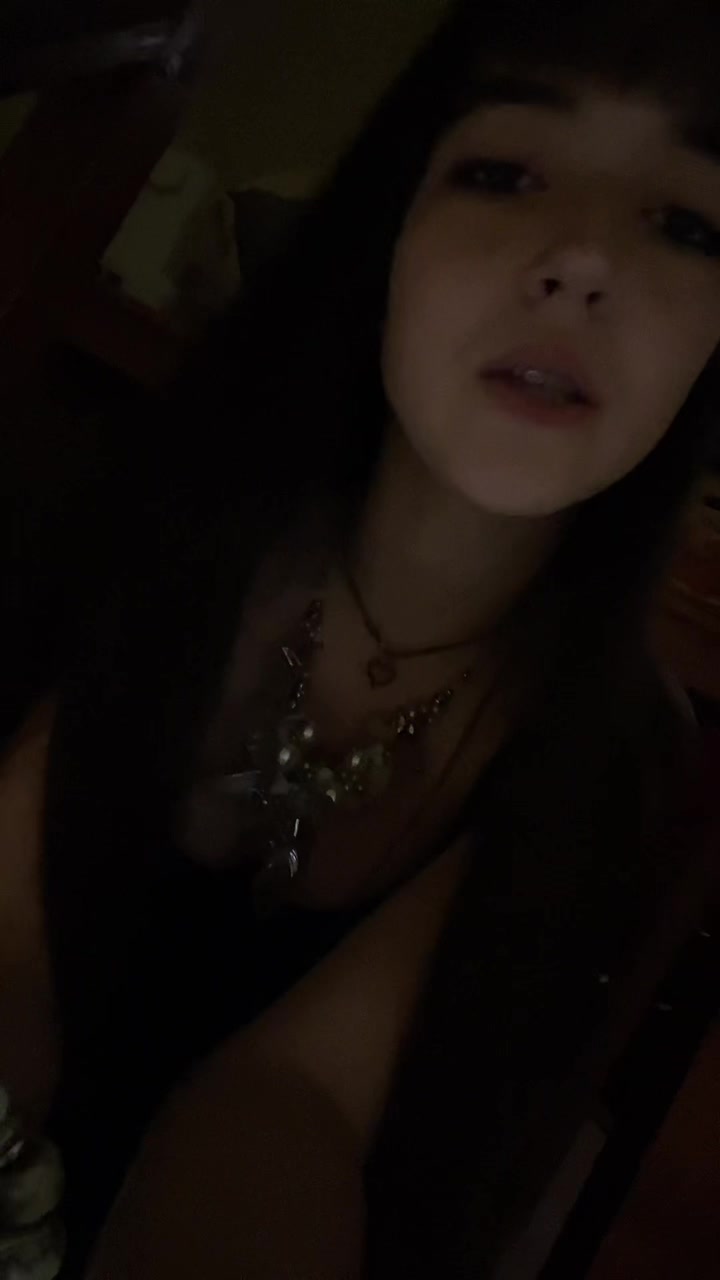 @🧟&zwj;♀️🧟&zwj;♀️