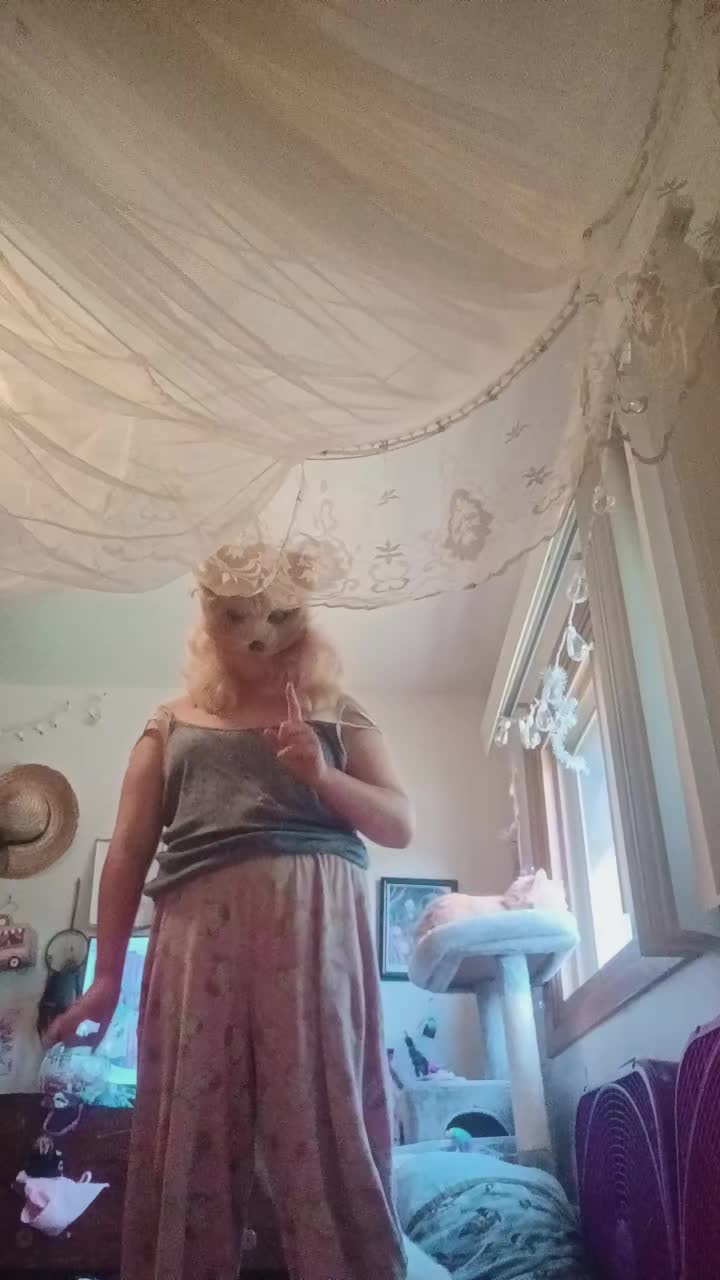@Lilith Fox 🦊🤍👭