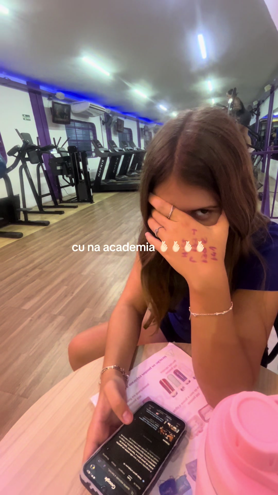 @oque a manu faz?