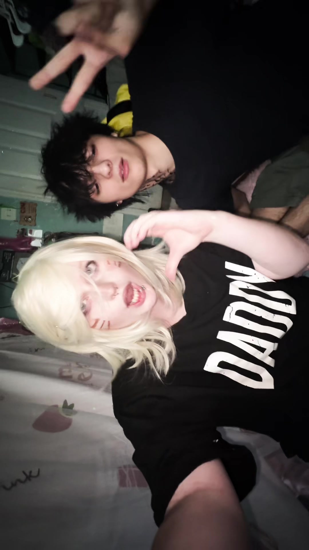 @luv2eatworms