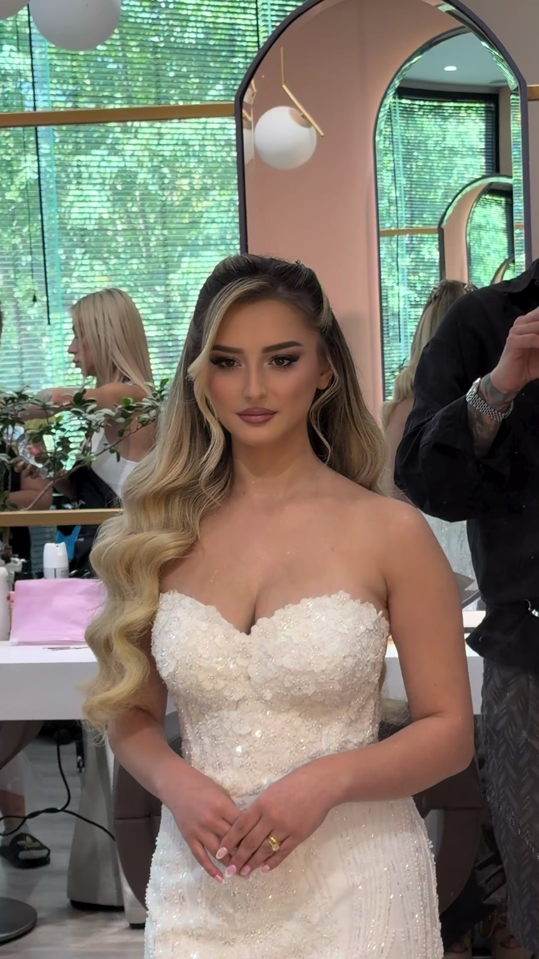 @hair_makeup_artist_Mario