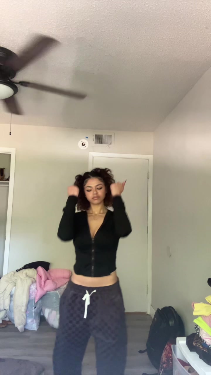 @daniela
