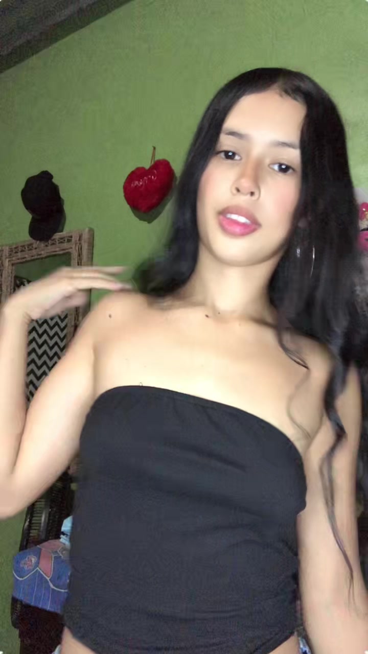 @𝓔𝓶𝓮𝓵𝔂🦦🍒