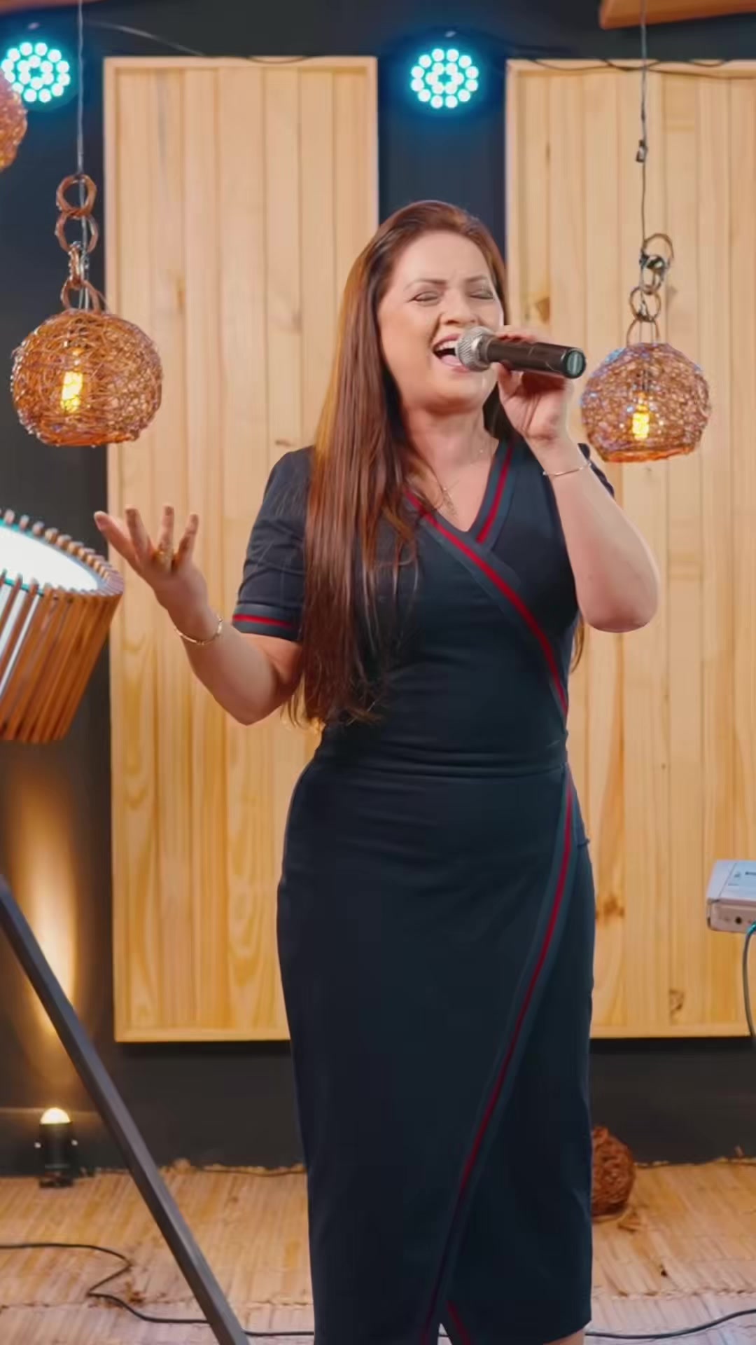@Cantora Lauriete Oficial