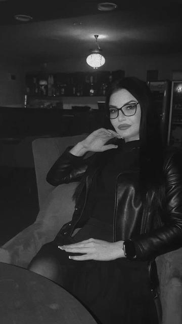 @🥀🖤Ella⚰️🪦