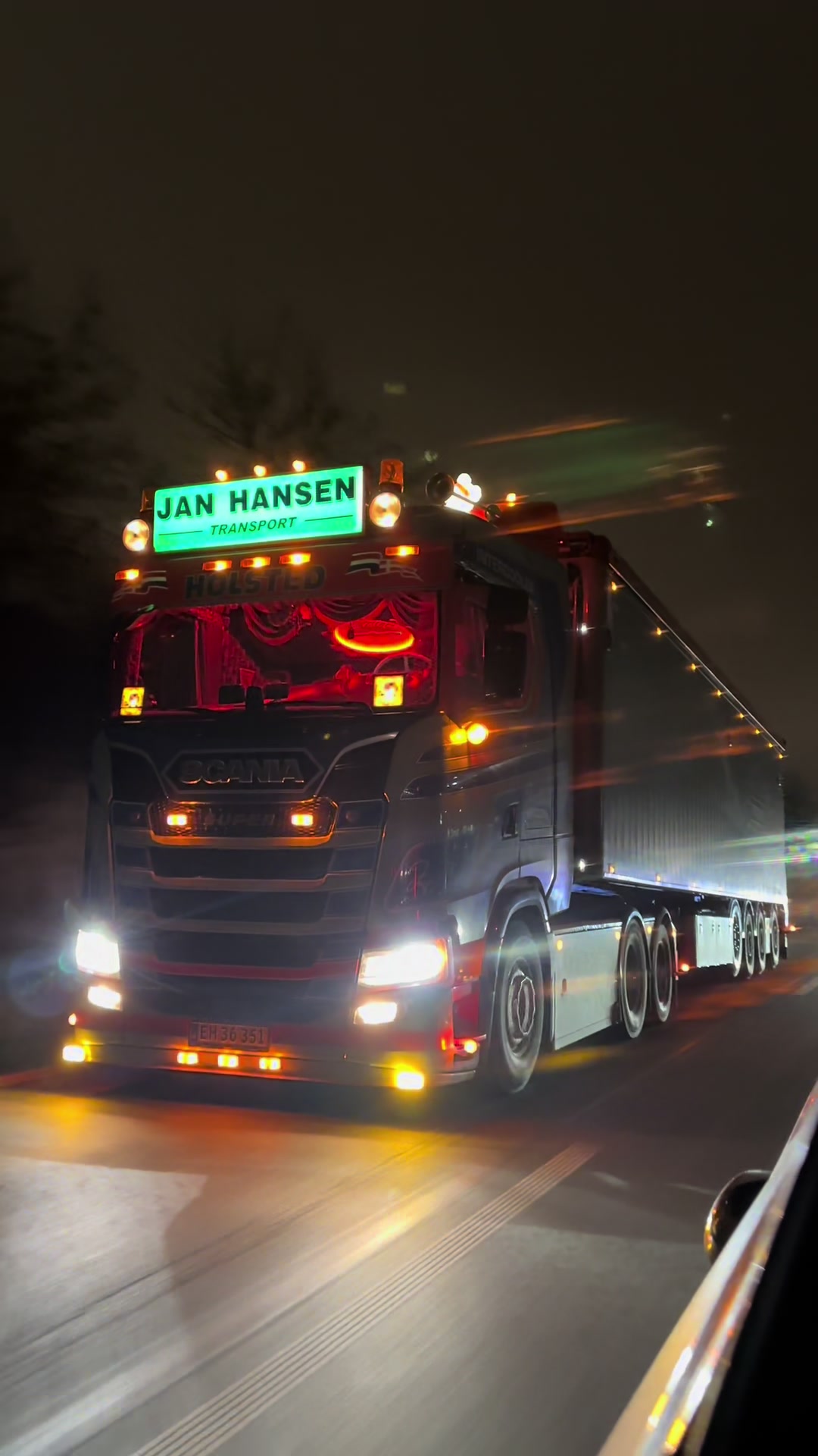 @LV’s TRUCKPHOTO