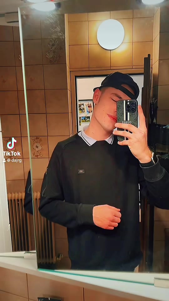 @Jörgi✔️