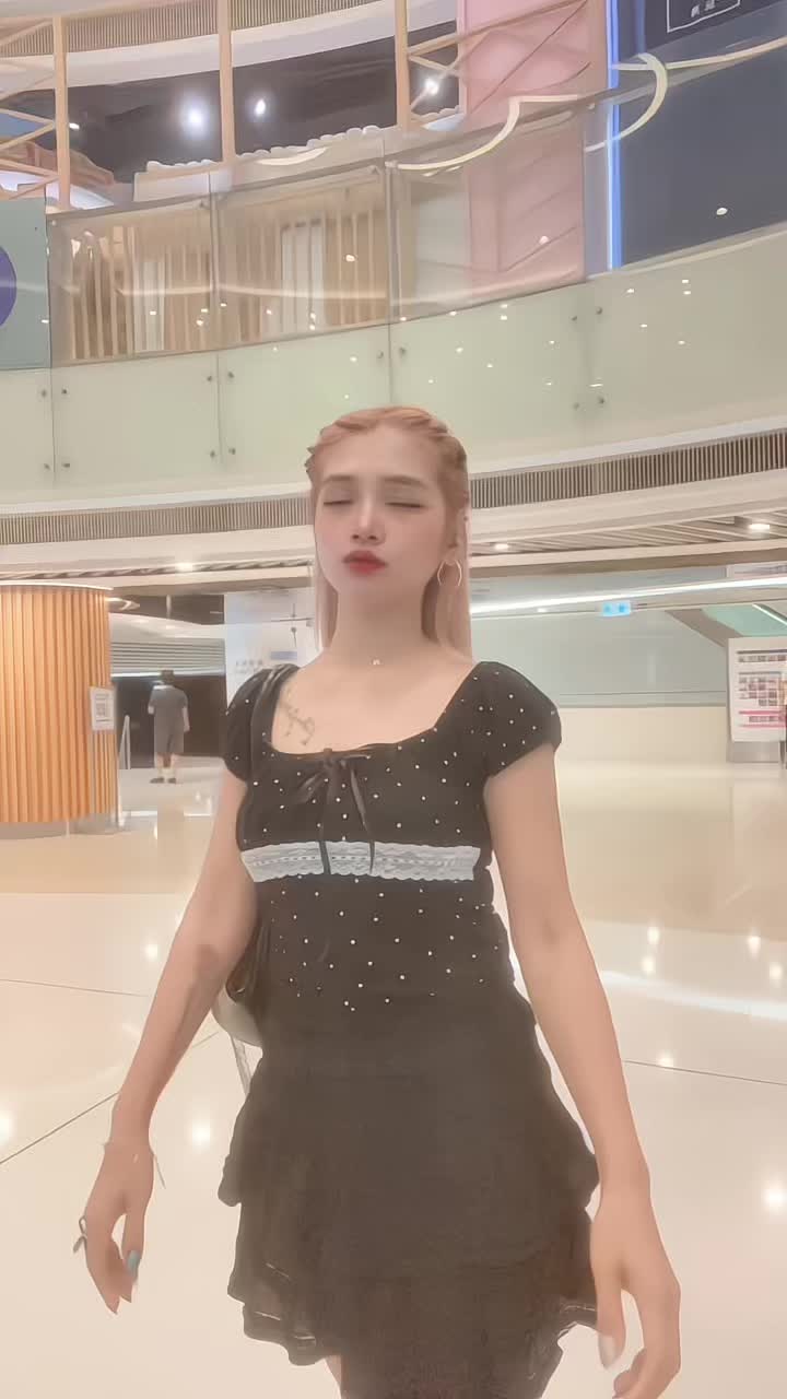@👑𝙌𝙐𝙀𝙀𝙉𝙇𝙔👑