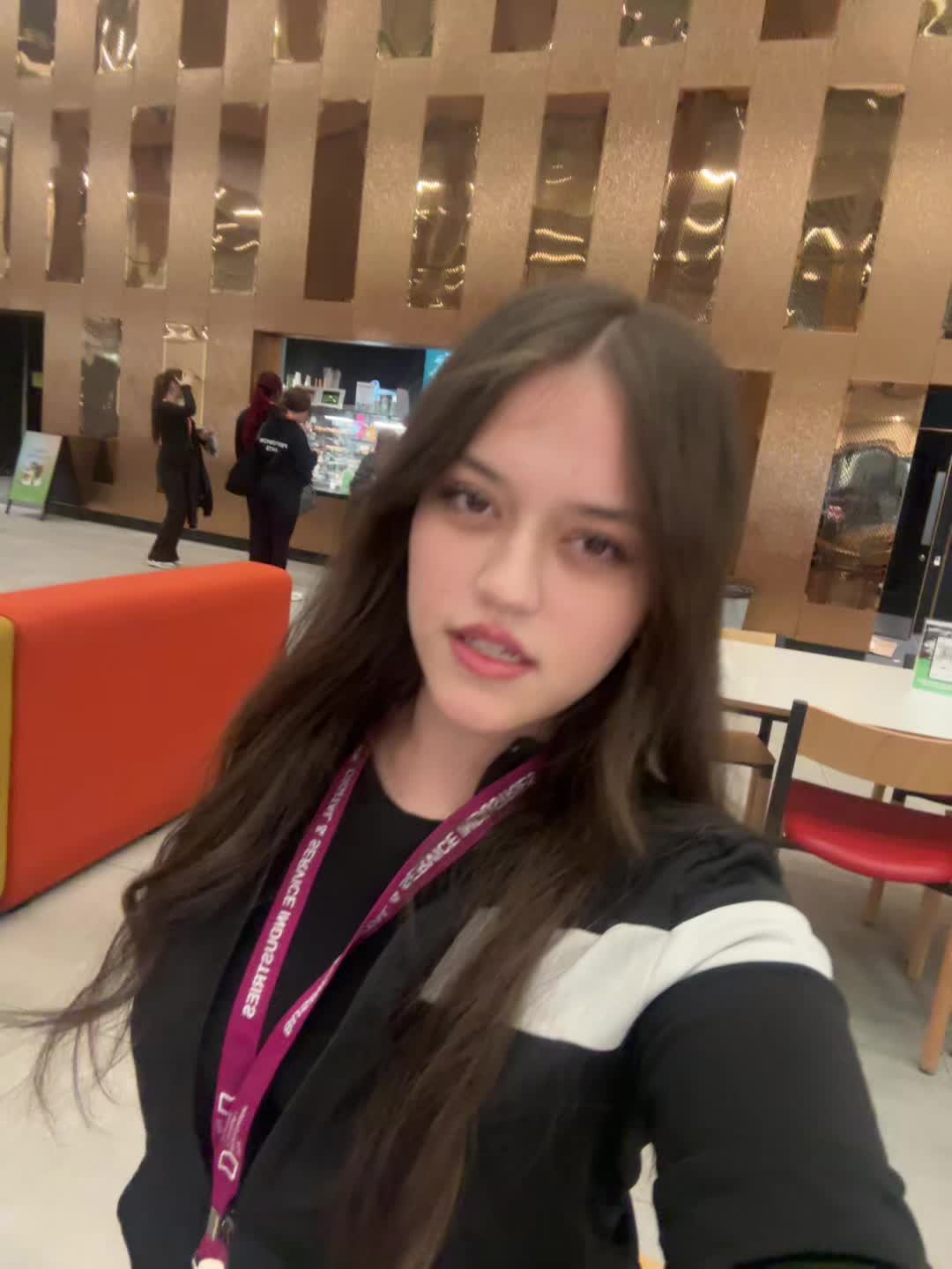 @⃟