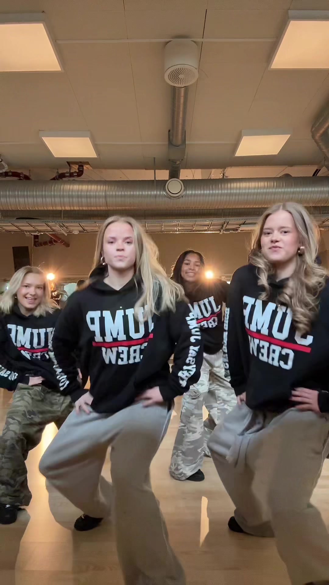 @JUMP CREW