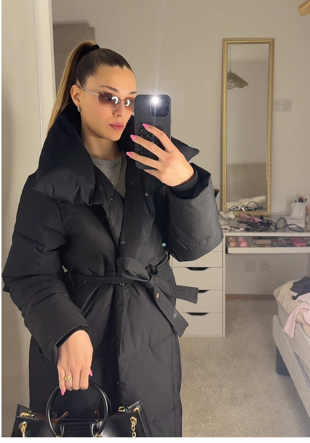 @👛LORIANA