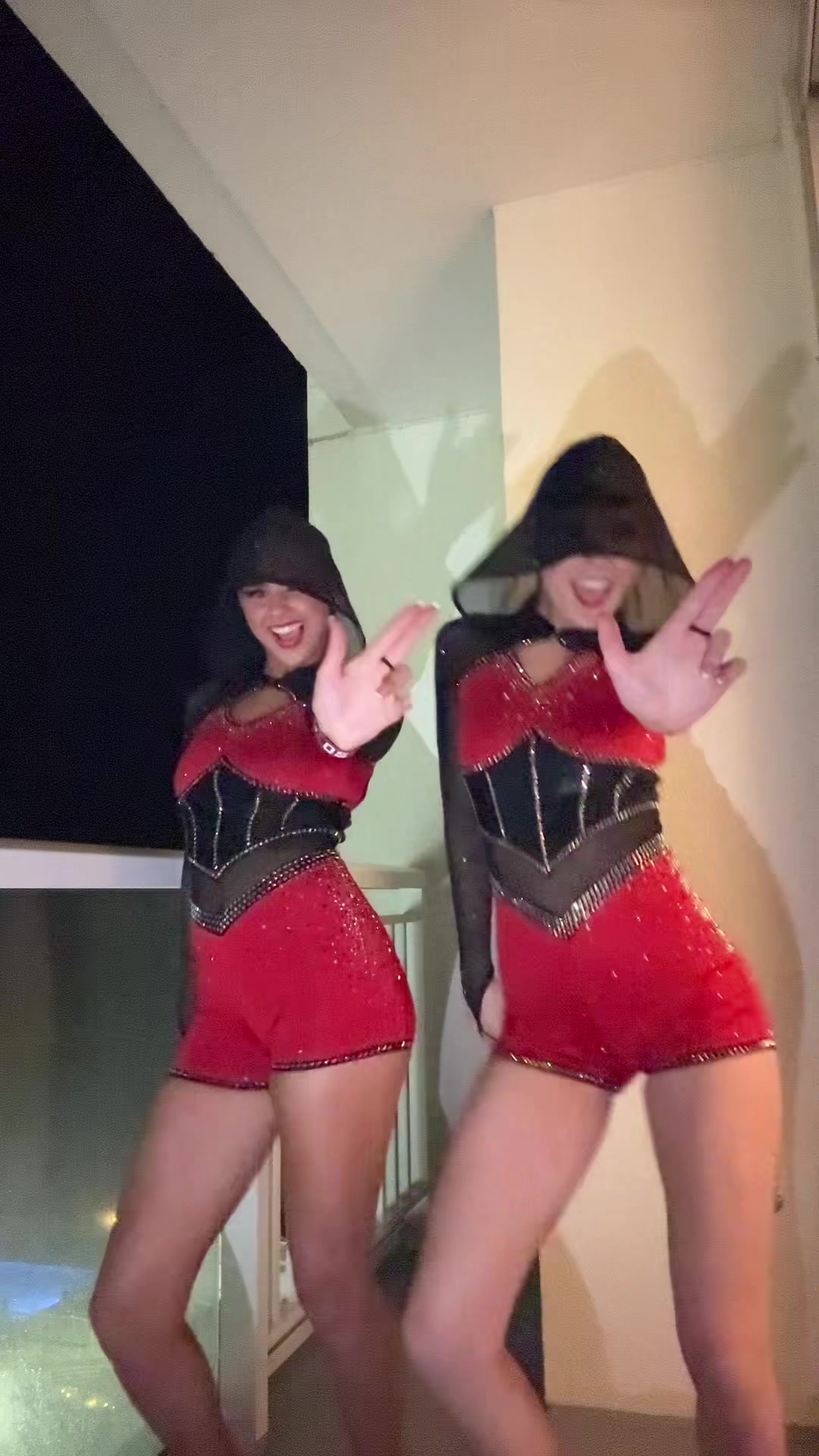 @whitneykwells