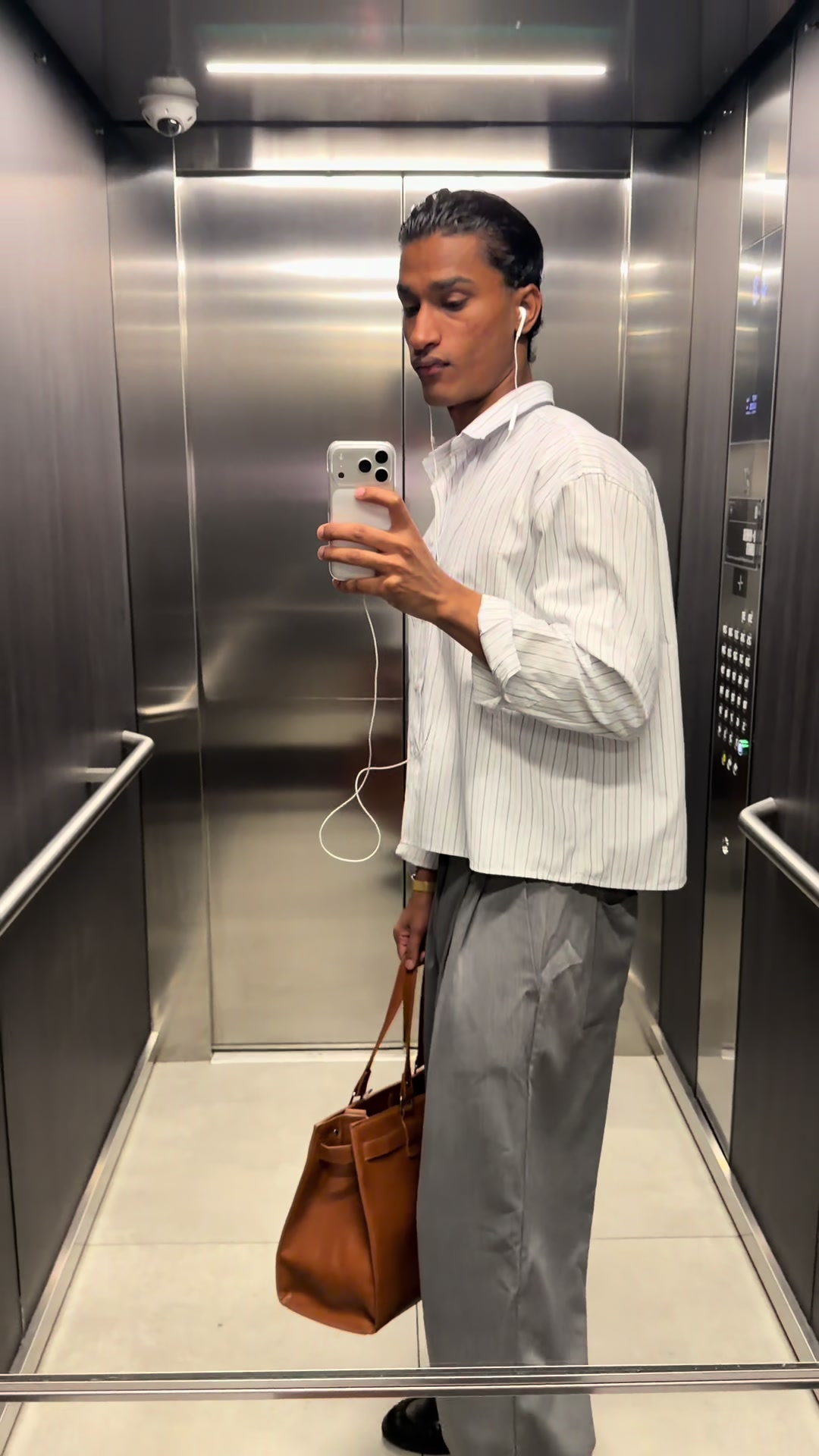 @getflywithlaksh