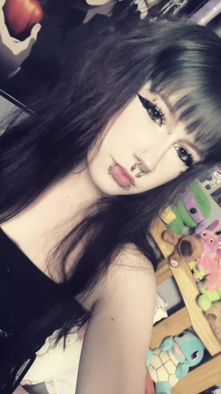 @Ellie🦇